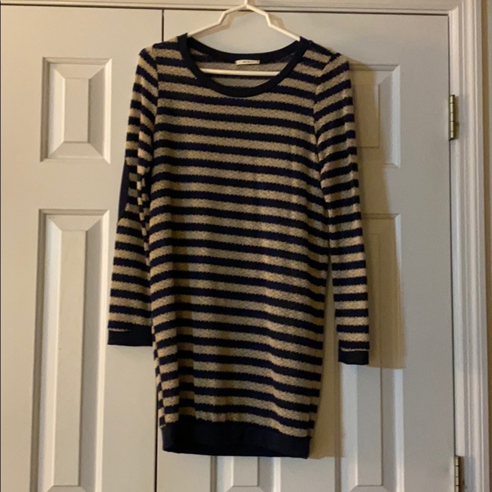 Navy blue and tan light tunic sweater